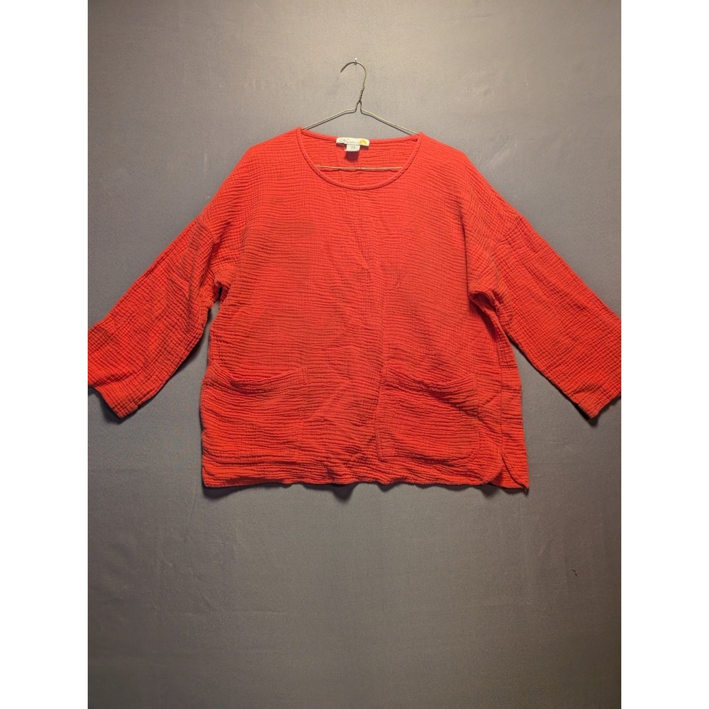 C&C California Textured Blouse Top Womens Medium Red Round Neck Drop Shoulder